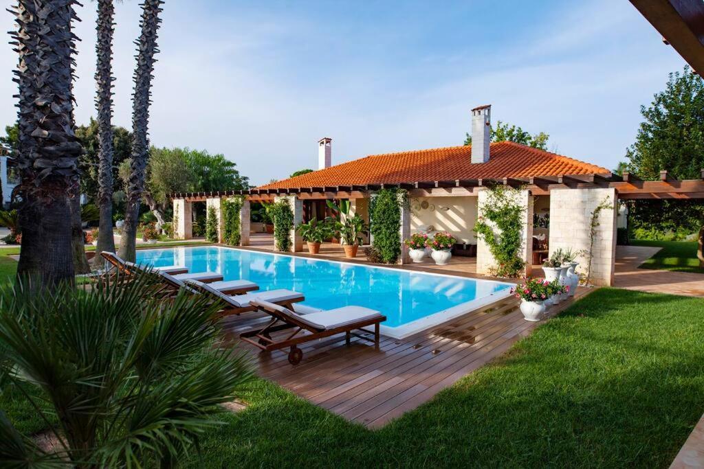 Spaziosa Villa Con Piscina E Giardino, Polignano A Mare Exterior photo